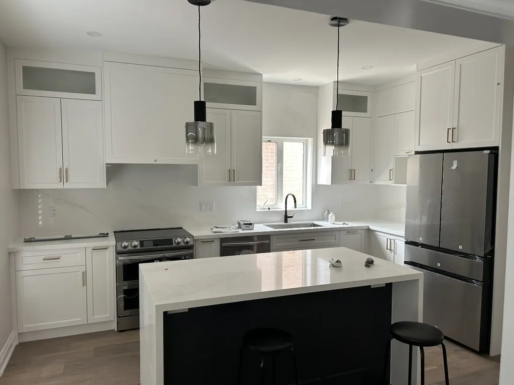 Full custom kitchen with island, gas range and pendant lighting by Newood Millwork